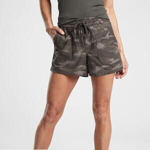 Athleta Camo Farallon Short Black‎ Olive Women's Size 6